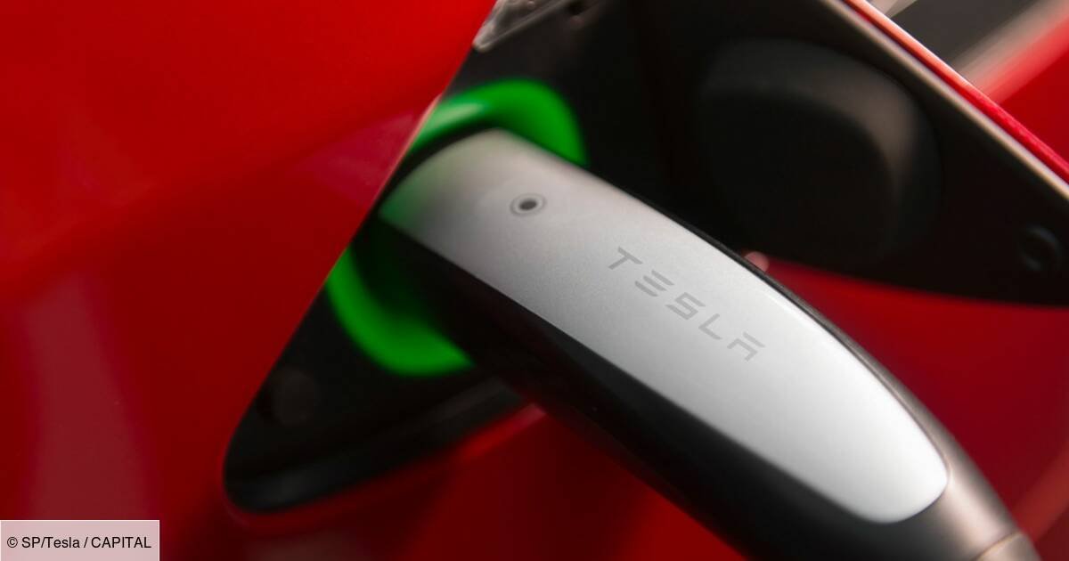 What cables come with a Tesla?